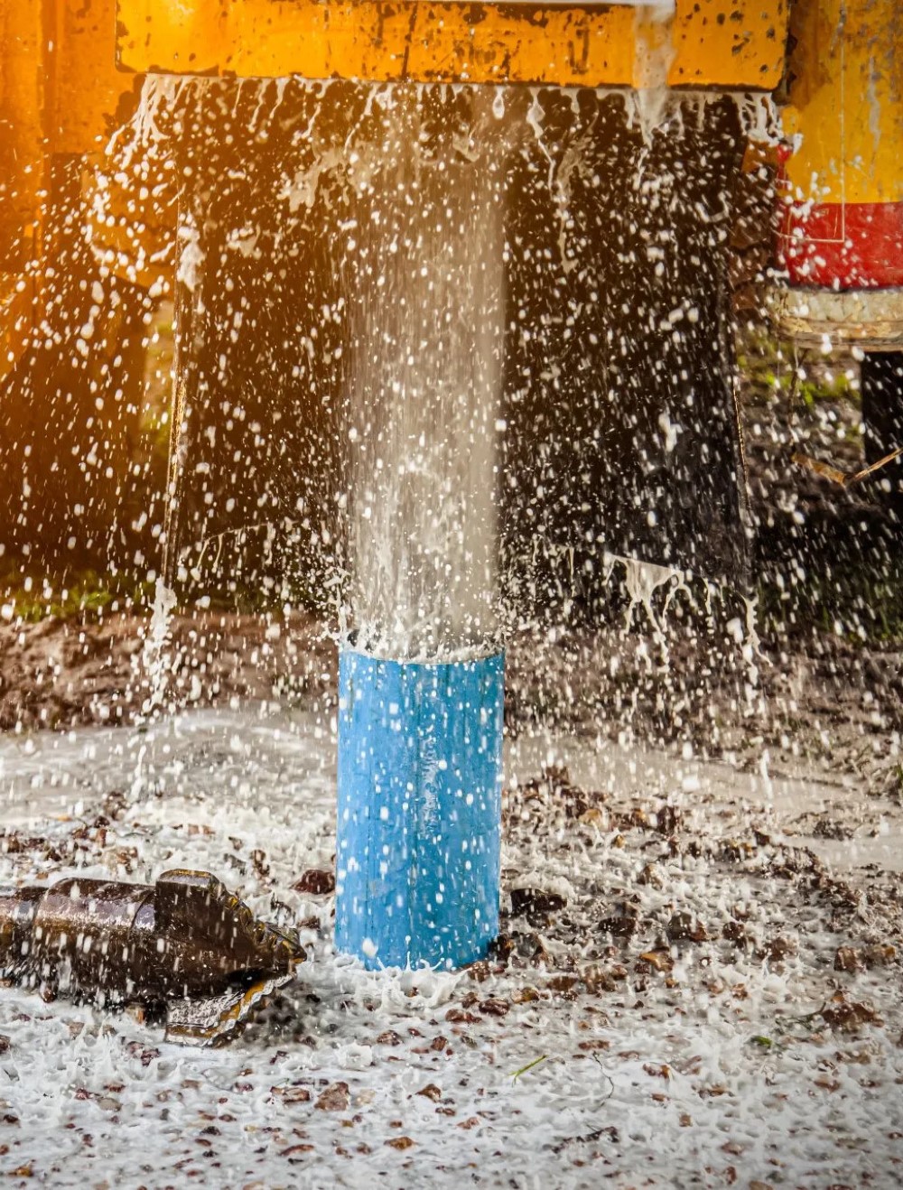 Foreuse industrielle en action pour le forage d’un puits d’eau  à Blainville.