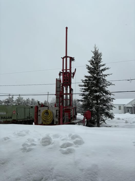 Robinet extérieur alimenté par un puits artésien, eau claire et pure  à Val d'Or.