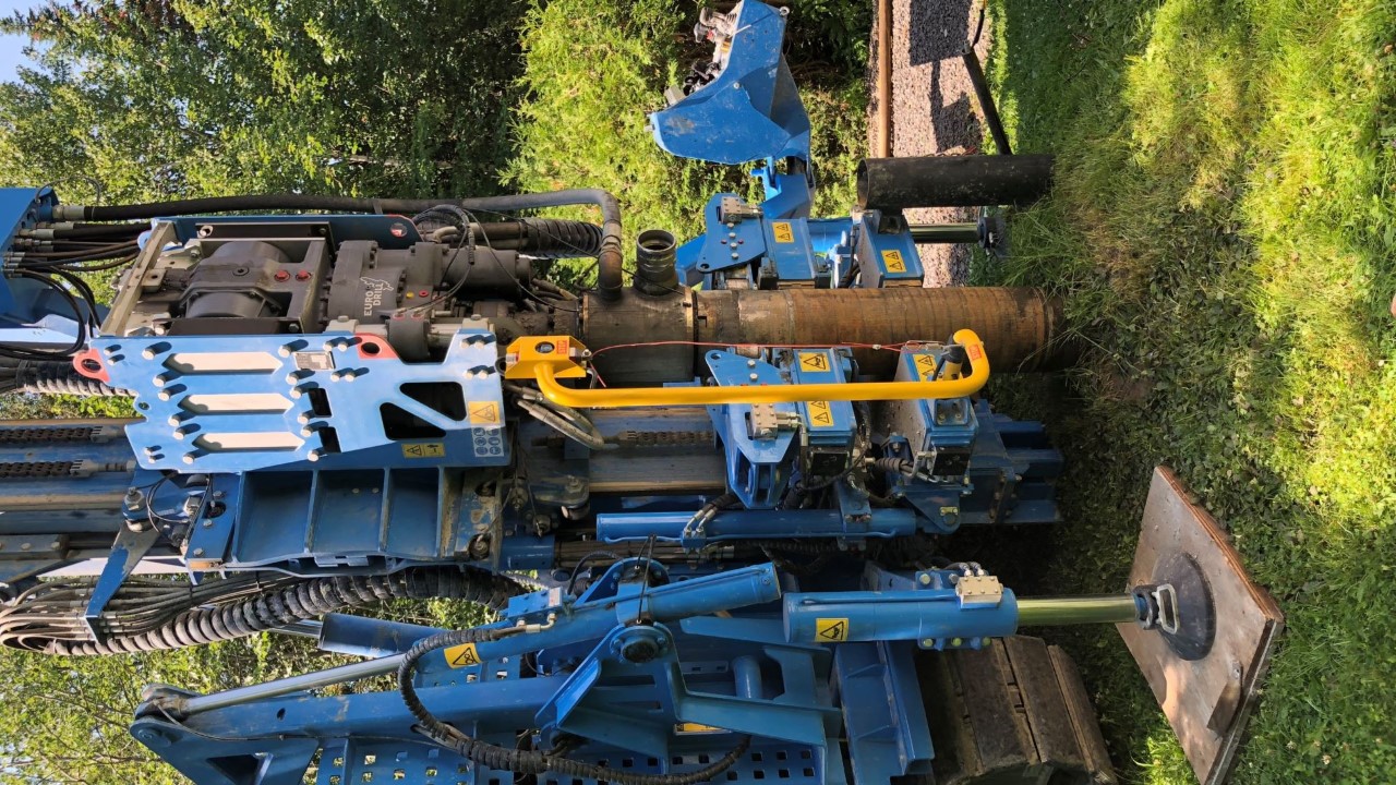 Foreuse industrielle en action pour le forage d’un puits d’eau  en Beauce.